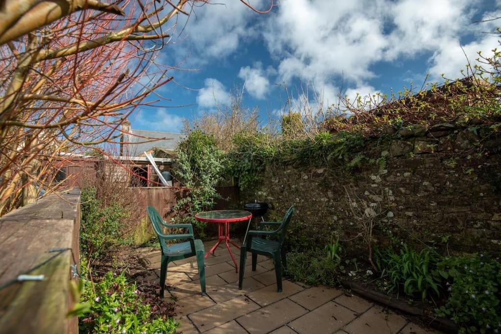 Coastal Cottage 'The Garden Cottage ' Хартленд Экстерьер фото